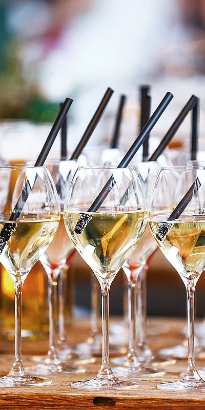 Après-Ski Getränkeempfang bei einer Hochzeit in Saalbach Hinterglemm im Restaurant der Schwarzacher
